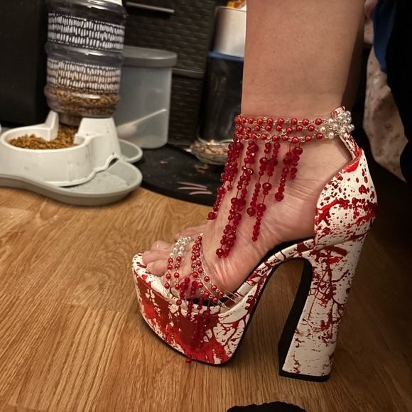 Elegant Red Beaded Women's Heels - Picture 6 of 7